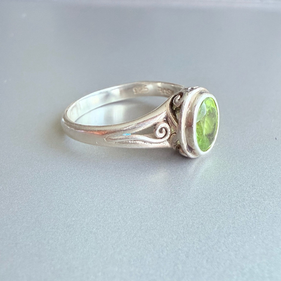 BASK Natural 1.5 ct Peridot Sterling Silver 925 Petite Ring - Picture 2 of 8